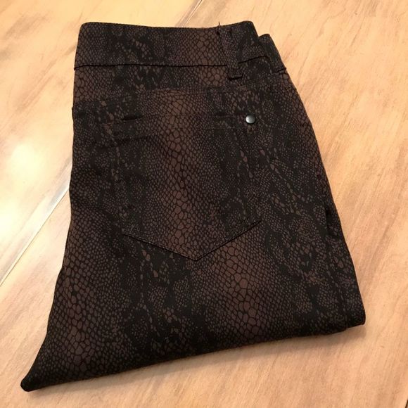 bebe Pants - Bebe 2B Brown Snake Skin Pattern Leggings